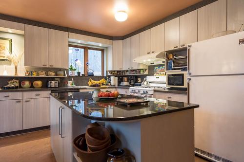 Cuisine - 246 Ch. Lowry, Sutton, QC - Indoor Photo Showing Kitchen With Double Sink