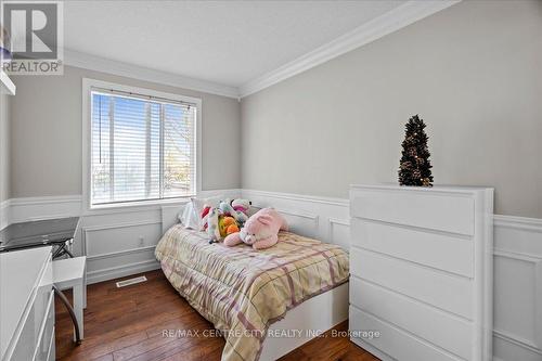 19 Dell Drive, Strathroy-Caradoc (Sw), ON - Indoor Photo Showing Bedroom
