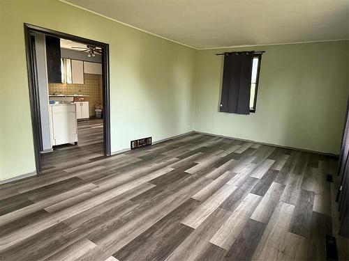 315 2Nd Avenue, Swan River, MB - Indoor