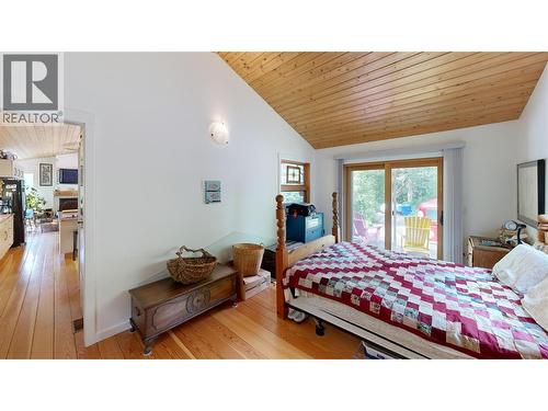 1427 Hartley Road, Golden, BC - Indoor Photo Showing Bedroom