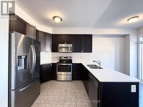 118 Finegan Circle, Brampton, ON - Indoor Photo Showing Kitchen With Stainless Steel Kitchen With Double Sink With Upgraded Kitchen