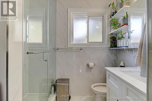 38 Moorecroft Crescent, Toronto, ON - Indoor Photo Showing Bathroom
