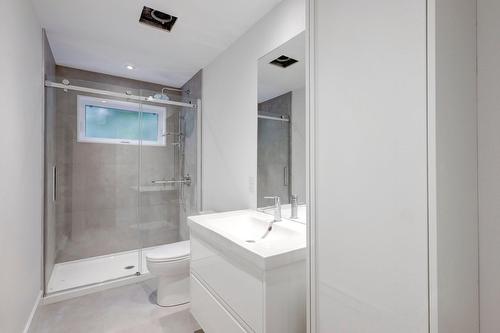 Bathroom - 417 Av. Smart, Montréal-Ouest, QC - Indoor Photo Showing Bathroom