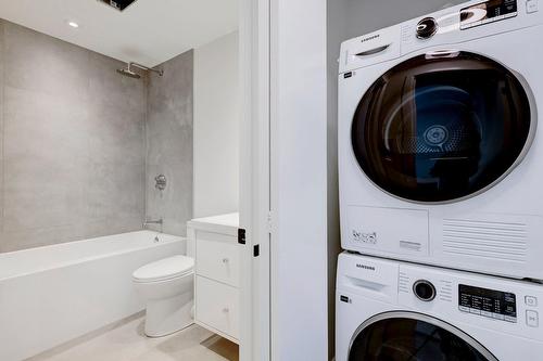 Bathroom - 417 Av. Smart, Montréal-Ouest, QC - Indoor Photo Showing Laundry Room