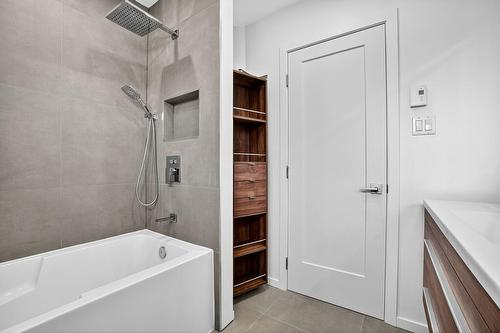 Bathroom - 453 93E Avenue, Laval (Chomedey), QC - Indoor Photo Showing Bathroom