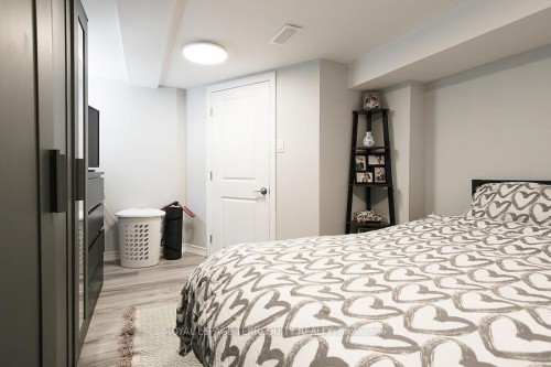 153 East 16Th Street, Hamilton, ON - Indoor Photo Showing Bedroom