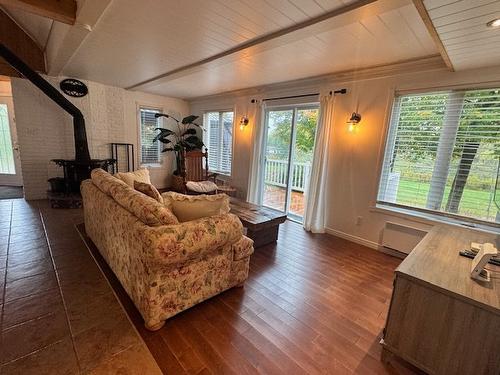 Salon - 108 Ch. Rousseau, Weedon, QC - Indoor Photo Showing Other Room