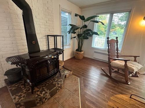 Salon - 108 Ch. Rousseau, Weedon, QC - Indoor