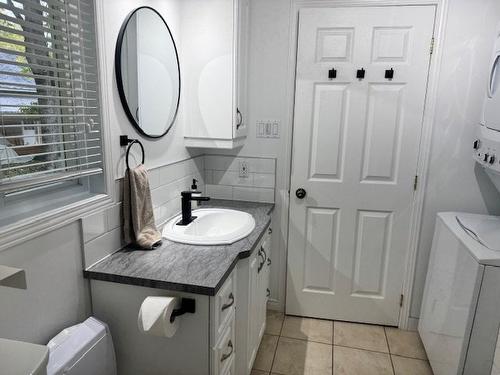 Salle de bains - 108 Ch. Rousseau, Weedon, QC - Indoor Photo Showing Laundry Room