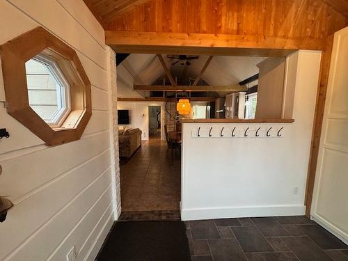 Hall d'entrée/Vestibule - 108 Ch. Rousseau, Weedon, QC - Indoor Photo Showing Other Room