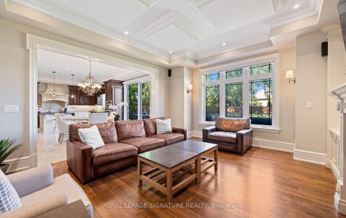 6845 Second Line W, Mississauga, ON - Indoor Photo Showing Living Room