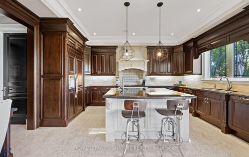 6845 Second Line W, Mississauga, ON - Indoor Photo Showing Kitchen With Upgraded Kitchen