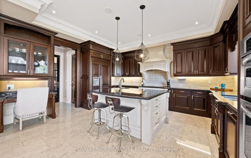 6845 Second Line W, Mississauga, ON - Indoor Photo Showing Kitchen With Upgraded Kitchen
