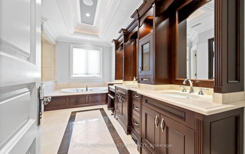 6845 Second Line W, Mississauga, ON - Indoor Photo Showing Bathroom