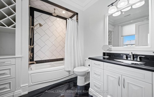 6845 Second Line W, Mississauga, ON - Indoor Photo Showing Bathroom