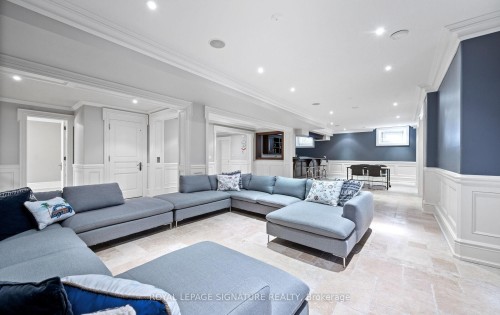 6845 Second Line W, Mississauga, ON - Indoor Photo Showing Living Room