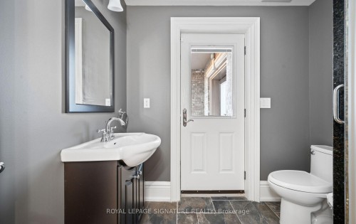 6845 Second Line W, Mississauga, ON - Indoor Photo Showing Bathroom