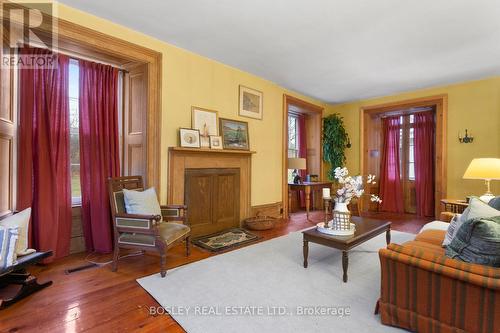 2247 Van Luven Road, Hamilton Township (Baltimore), ON - Indoor Photo Showing Living Room