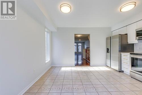 61 - 50 Strathaven Drive, Mississauga, ON - Indoor Photo Showing Kitchen