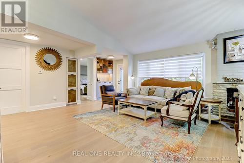 10 North Hills Terrace, Toronto, ON - Indoor Photo Showing Living Room