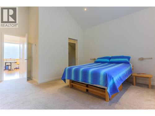 primary bedroom - 1006 Silvertip Road, Rossland, BC - Indoor Photo Showing Bedroom