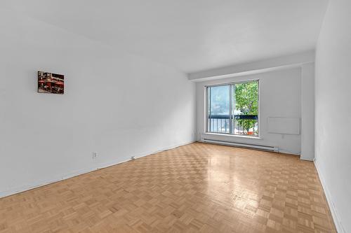 Bachelor - 205-1 Ch. De La Côte-Ste-Catherine, Montréal (Le Plateau-Mont-Royal), QC - Indoor Photo Showing Other Room
