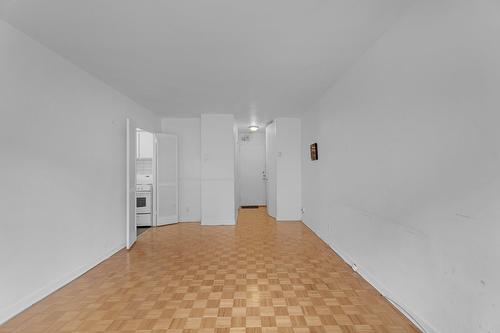 Bachelor - 205-1 Ch. De La Côte-Ste-Catherine, Montréal (Le Plateau-Mont-Royal), QC - Indoor Photo Showing Other Room
