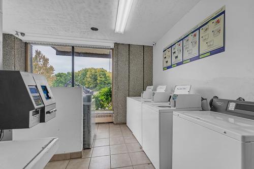 Laundry room - 205-1 Ch. De La Côte-Ste-Catherine, Montréal (Le Plateau-Mont-Royal), QC - Indoor Photo Showing Laundry Room