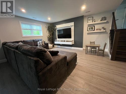 52 Birch Street, South Bruce Peninsula, ON - Indoor Photo Showing Living Room