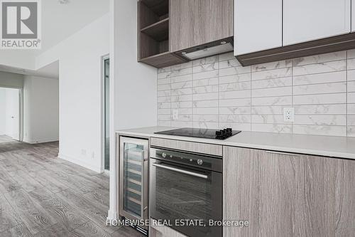 709 - 2020 Bathurst Street, Toronto, ON - Indoor