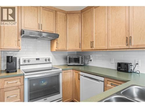 4600 Bella Vista Road Unit# 35, Vernon, BC - Indoor Photo Showing Kitchen With Double Sink