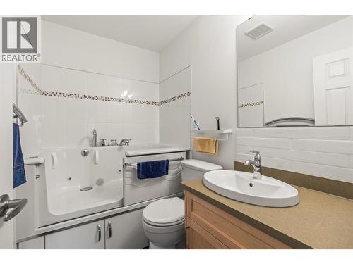 4600 Bella Vista Road Unit# 35, Vernon, BC - Indoor Photo Showing Bathroom