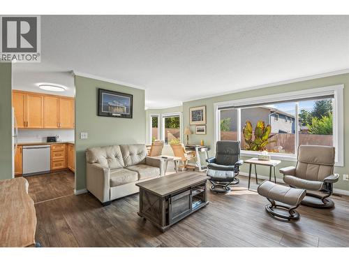 4600 Bella Vista Road Unit# 35, Vernon, BC - Indoor Photo Showing Living Room