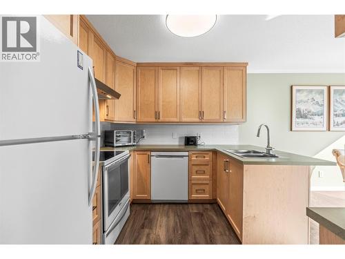 4600 Bella Vista Road Unit# 35, Vernon, BC - Indoor Photo Showing Kitchen With Double Sink