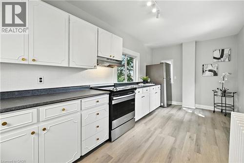 1047 Main Street E, Hamilton, ON - Indoor Photo Showing Kitchen