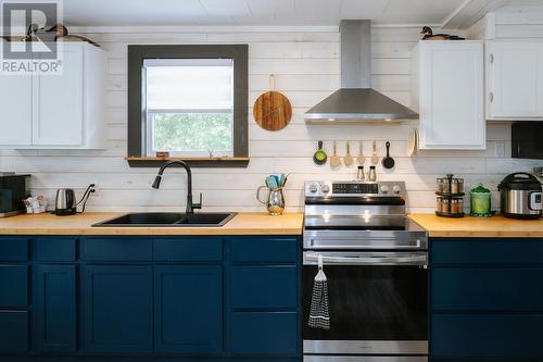260 Main Street, Traytown, NL - Indoor Photo Showing Kitchen With Double Sink