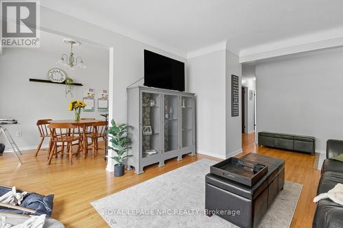 243 Gross Avenue, Welland (Broadway), ON - Indoor Photo Showing Living Room