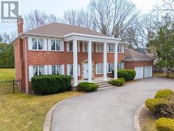 2390 MISSISSAUGA ROAD  Mississauga, ON L5H 2L1