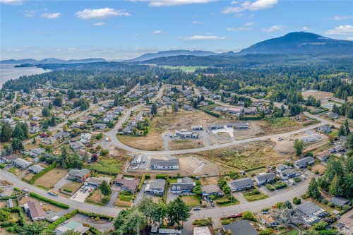 3740 South Oyster School Rd, Saltair, BC 