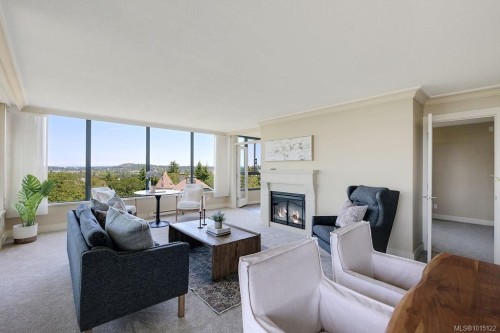 405-1033 Belmont Ave, Victoria, BC - Indoor Photo Showing Living Room With Fireplace