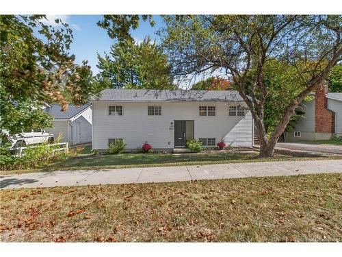 260 Woodbridge ST  Fredericton, NB E3B 4R3