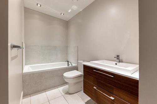 Bathroom - 101-5030 Boul. Léger, Montréal (Montréal-Nord), QC - Indoor Photo Showing Bathroom