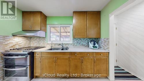 19 Flamingo Crescent, Brampton, ON - Indoor Photo Showing Kitchen With Double Sink