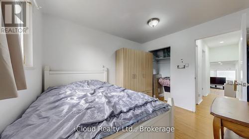 19 Flamingo Crescent, Brampton, ON - Indoor Photo Showing Bedroom