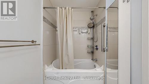 19 Flamingo Crescent, Brampton, ON - Indoor Photo Showing Bathroom