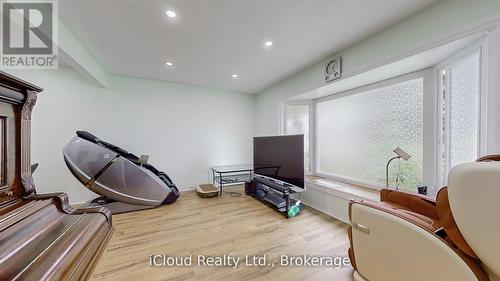 19 Flamingo Crescent, Brampton, ON - Indoor Photo Showing Other Room