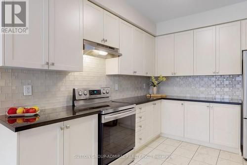 123 Arnold Crescent, New Tecumseth, ON - Indoor Photo Showing Kitchen