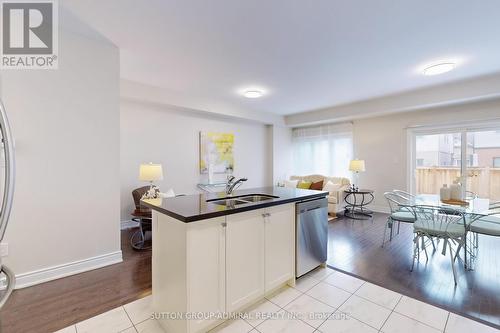 123 Arnold Crescent, New Tecumseth, ON - Indoor Photo Showing Kitchen With Double Sink