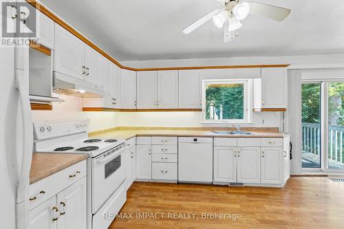 744 Spragge Crescent, Cobourg, ON - Indoor Photo Showing Kitchen