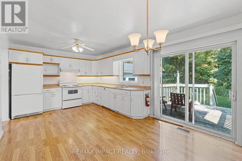 744 Spragge Crescent, Cobourg, ON - Indoor Photo Showing Kitchen